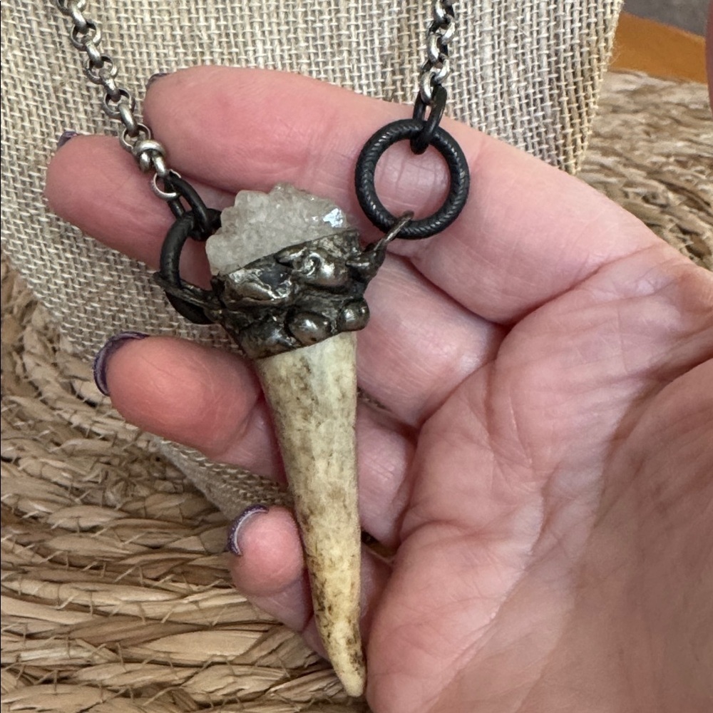 Antler tip crystal cluster necklace - Picture 2 of 7